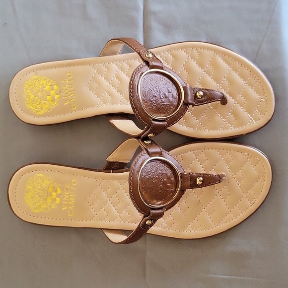 Vince Camuto Shoes - Vince Camuto Leather FF Sandals NWOT Size 7M